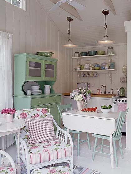 Arredamento country classico Arredamento country classico bianco e colori pastello